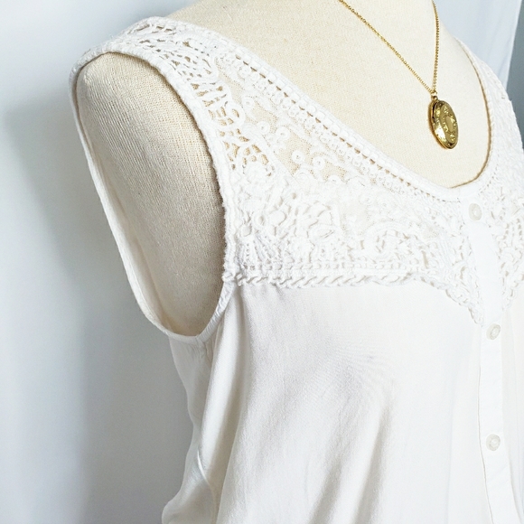 White Garage Lace Short Romper - Size XS (NWOT) - Picture 5 of 8